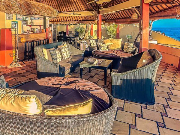 breeze-pool-bar